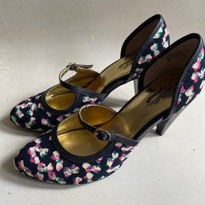 Seychelles Heritage Bowtie Print Heels